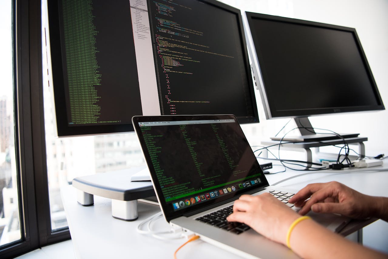outsourcing cloud services